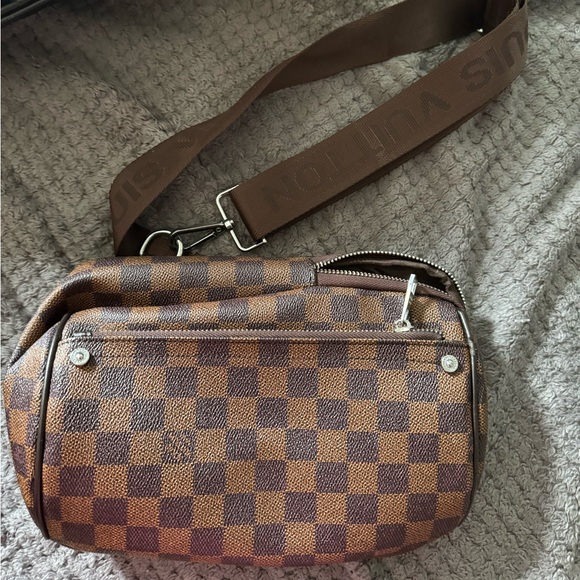 LV shoulder bag - Picture 1 of 4